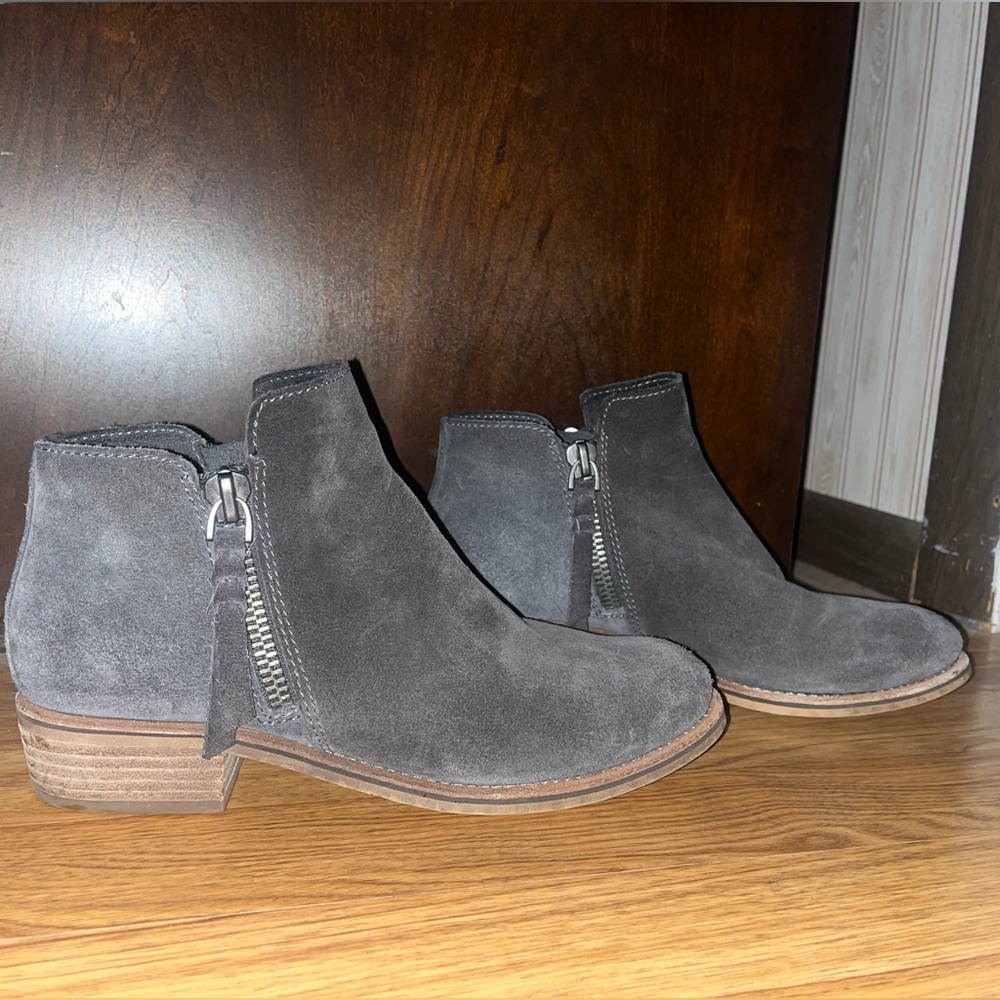 Dolce Vita Sutton booties in Anthracite Suede sz 8.5. Super cute & comfortable.